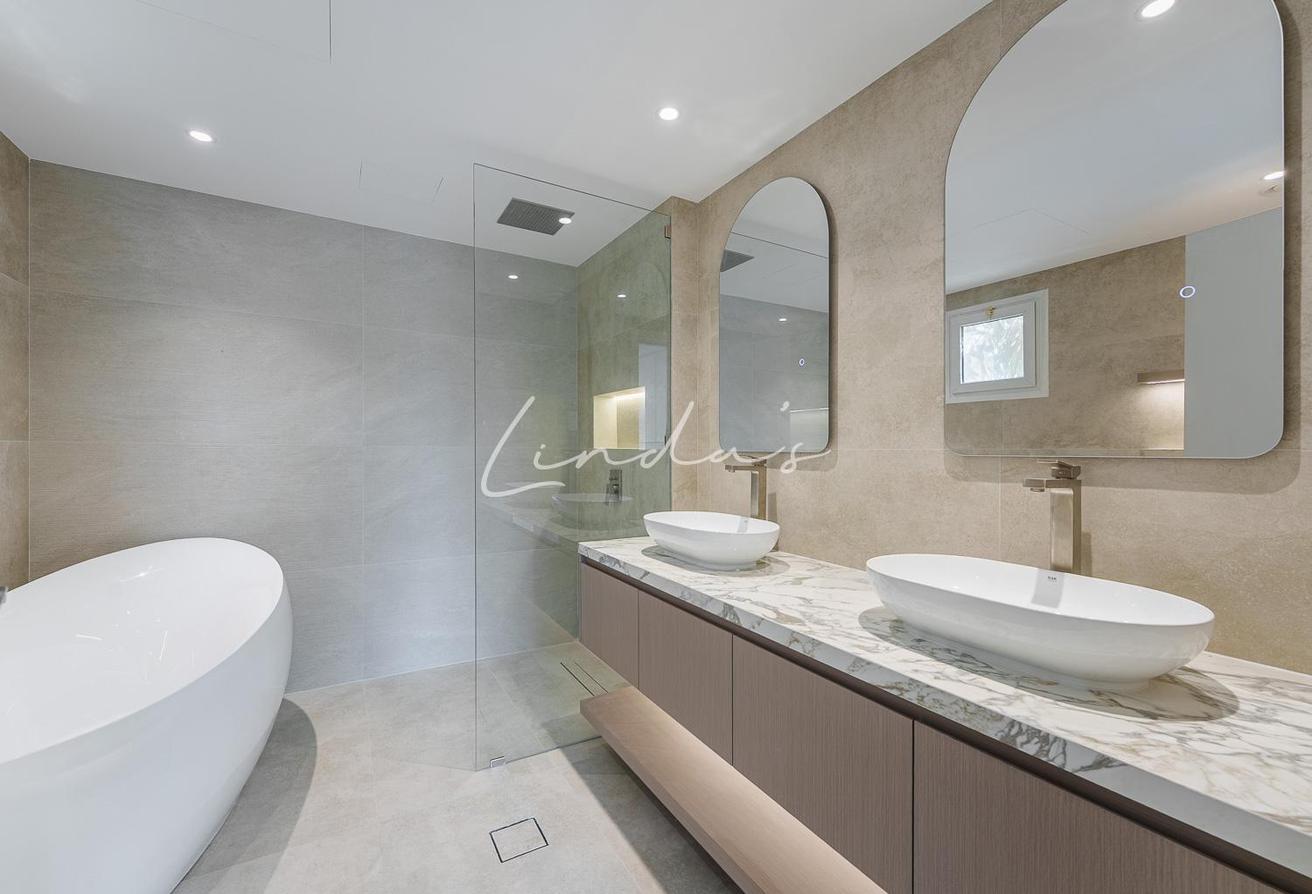 Lakefront | Exclusive| Upgraded |Family |Luxury photo 12