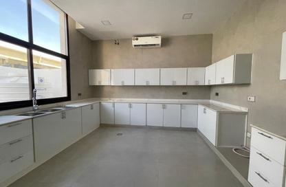 Villa - 4 Bedrooms - 6 Bathrooms for rent in Khuzam - Ras Al Khaimah