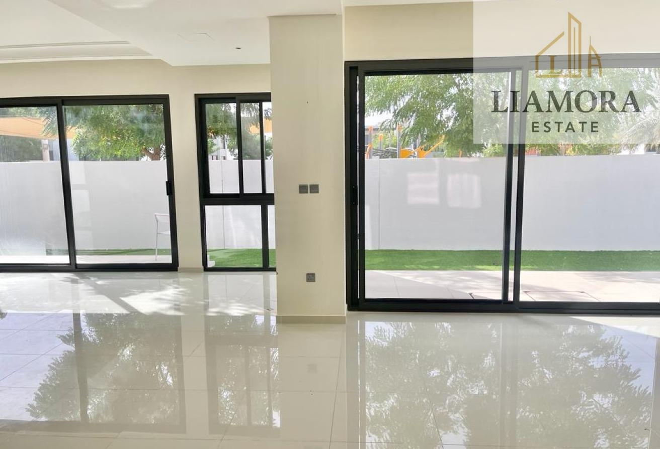 V3 I READY TO MOVE I SPACIOUS LAYOUT I CALL US NOW photo 5