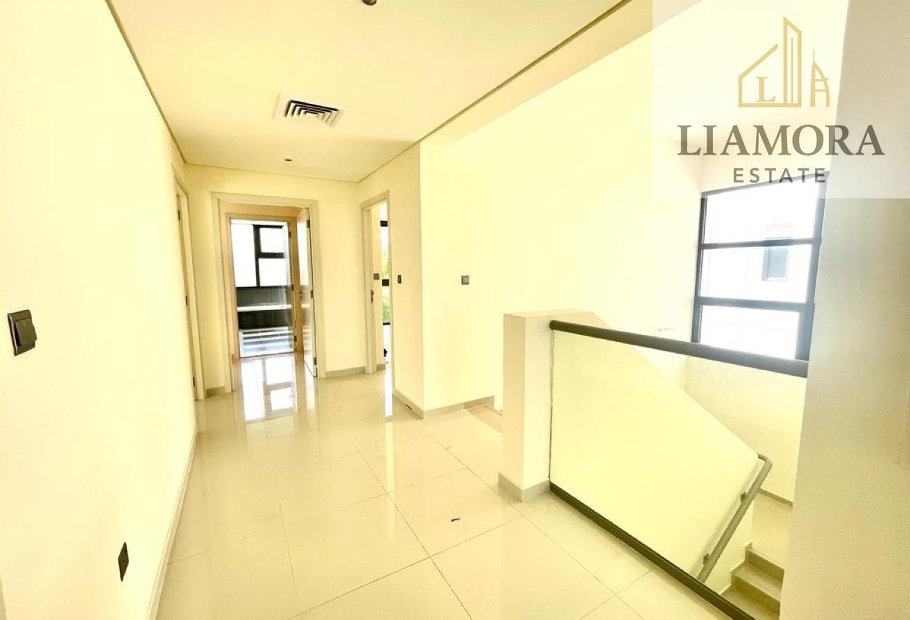 V3 I READY TO MOVE I SPACIOUS LAYOUT I CALL US NOW photo 10