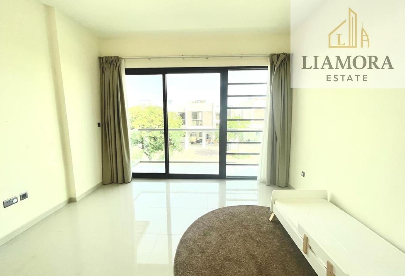 V3 I READY TO MOVE I SPACIOUS LAYOUT I CALL US NOW photo 16