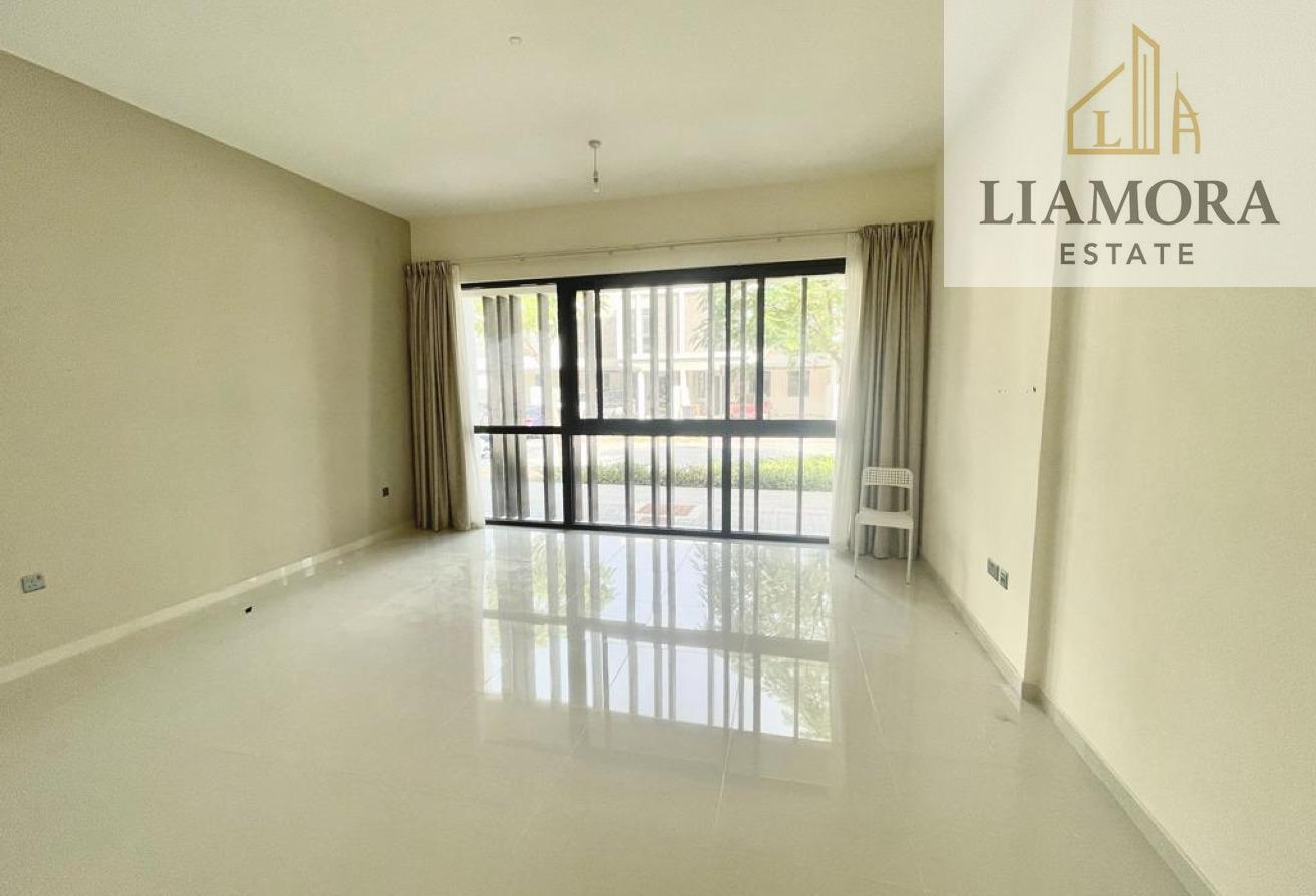 V3 I READY TO MOVE I SPACIOUS LAYOUT I CALL US NOW photo 21