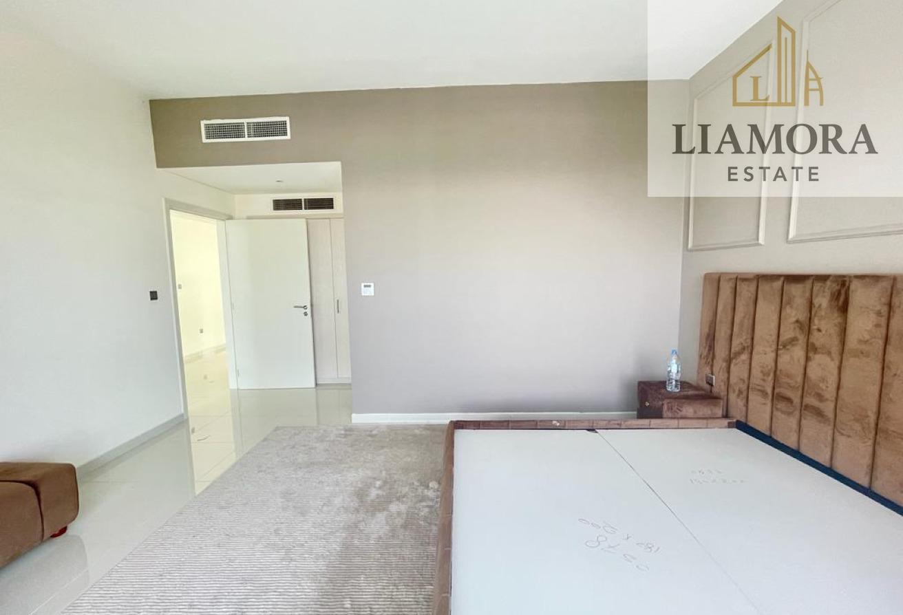 V3 I READY TO MOVE I SPACIOUS LAYOUT I CALL US NOW photo 13