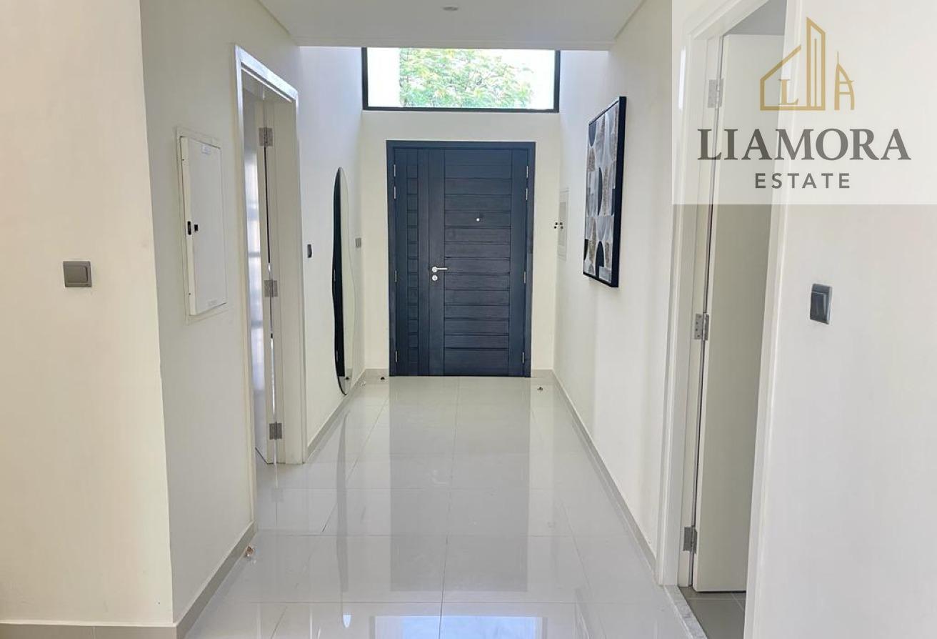 V3 I READY TO MOVE I SPACIOUS LAYOUT I CALL US NOW photo 6