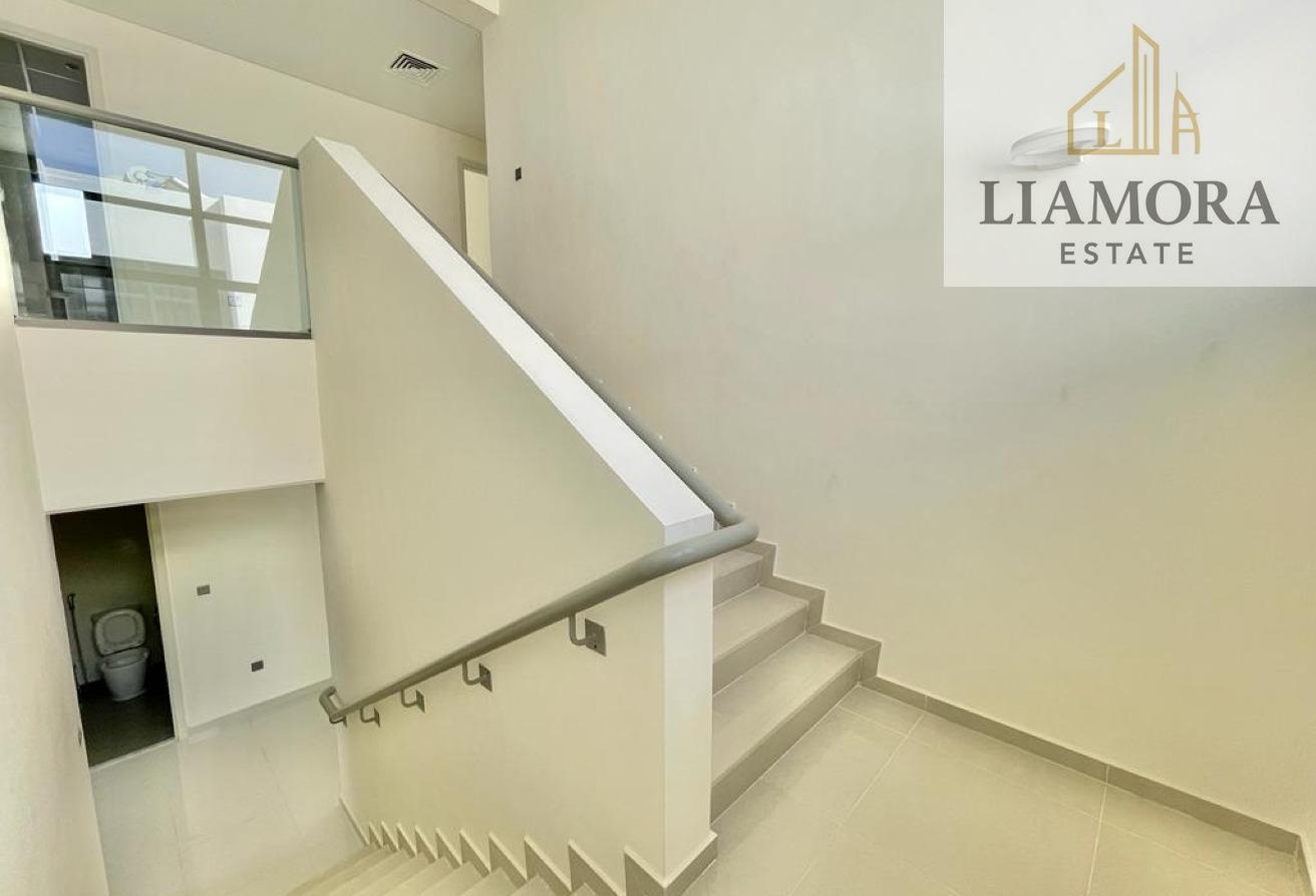 V3 I READY TO MOVE I SPACIOUS LAYOUT I CALL US NOW photo 11