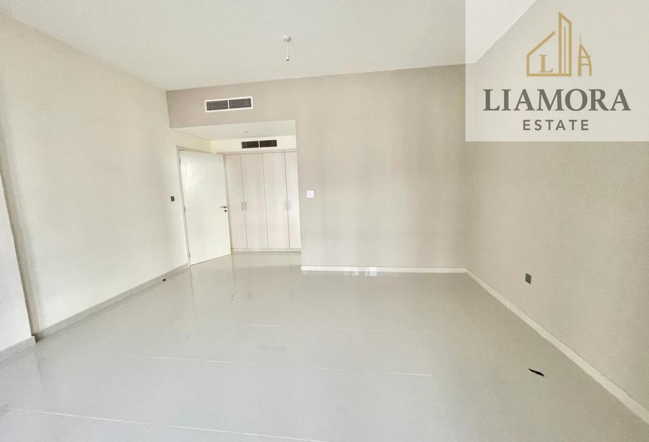 V3 I READY TO MOVE I SPACIOUS LAYOUT I CALL US NOW photo 25