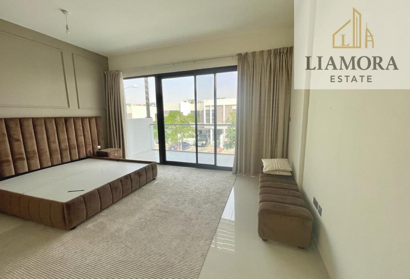 V3 I READY TO MOVE I SPACIOUS LAYOUT I CALL US NOW photo 8