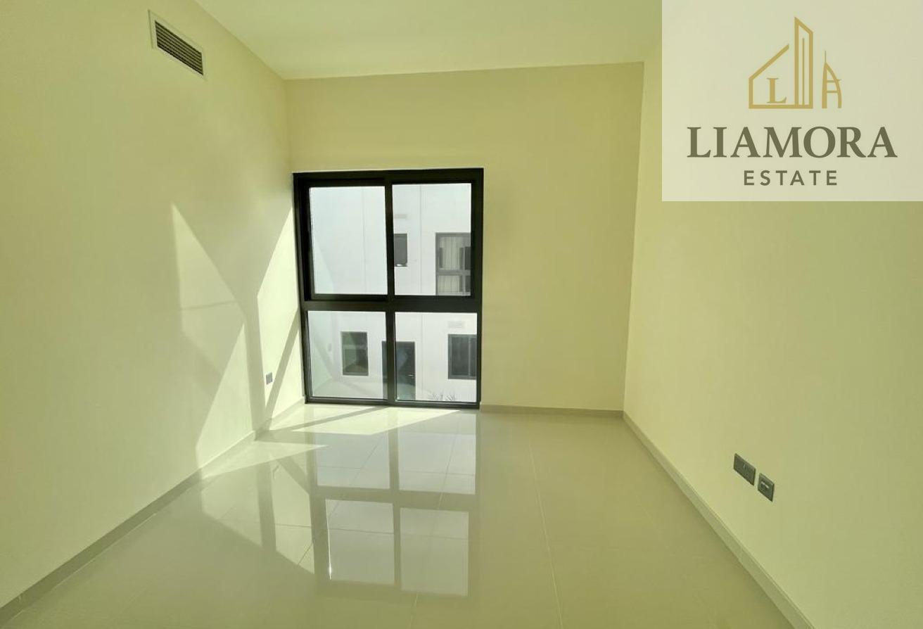 V3 I READY TO MOVE I SPACIOUS LAYOUT I CALL US NOW photo 19
