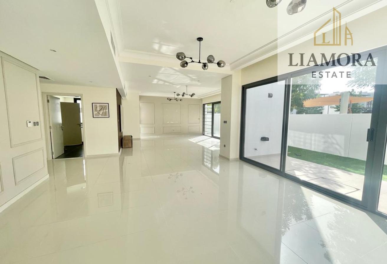 V3 I READY TO MOVE I SPACIOUS LAYOUT I CALL US NOW photo 3