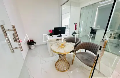 مكتب - غرفة نوم - 1 حمام للايجار في ريم ريزدنسي - الكرامة - دبي