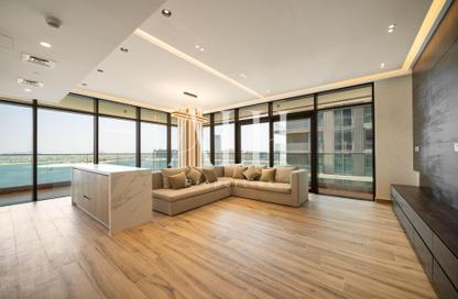 Apartment - 3 Bedrooms - 3 Bathrooms for sale in Beach Vista Tower 2 - Beach Vista - EMAAR Beachfront - Dubai Harbour - Dubai