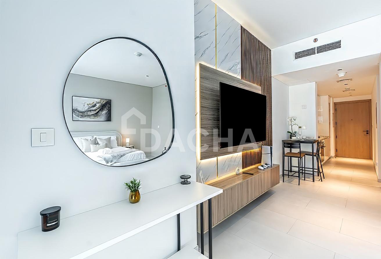 Elegant Studio | Modern Furniture | Large Layout photo 5