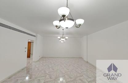 Apartment - 3 Bedrooms - 4 Bathrooms for rent in Dar Al Buteen 2 - Al Muraqqabat - Deira - Dubai Apartment - 3 Bedrooms - 4 Bathrooms for rent in Dar Al Buteen 2 - Al Muraqqabat - Deira - Dubai