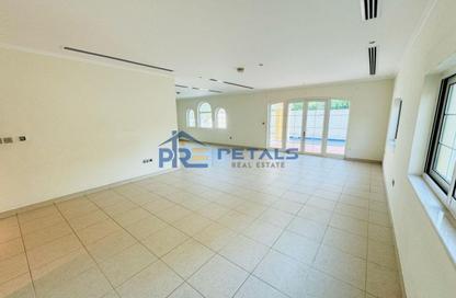 Villa - 3 Bedrooms - 4 Bathrooms for rent in District 8 - Jumeirah Park - Dubai