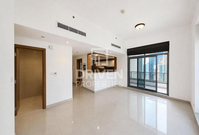 High Floor Apt | Vacant | Boulevard View