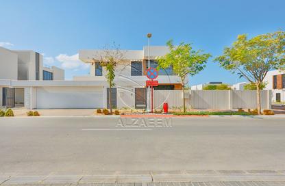 Villa - 4 - 6 for rent in West Yas - Yas Island - Abu Dhabi