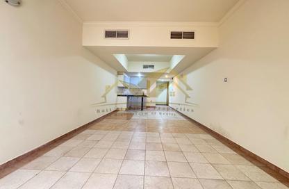 Apartment - Studio - 1 Bathroom for rent in Al Karama Sqaure - Al Karama - Dubai
