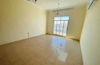 شقة - 4 غرف نوم - 6 حمامات للايجار في منطقة الرفاعة - مغيدر - الشارقة