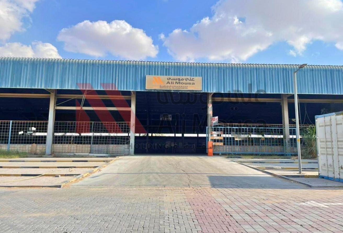 مستودع واسع مع مكاتب للإيجار