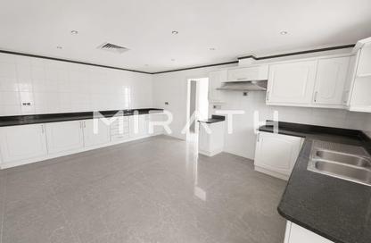 Villa - 4 Bedrooms - 5 Bathrooms for rent in Jumeirah 1 Villas - Jumeirah 1 - Jumeirah - Dubai Villa - 4 Bedrooms - 5 Bathrooms for rent in Jumeirah 1 Villas - Jumeirah 1 - Jumeirah - Dubai