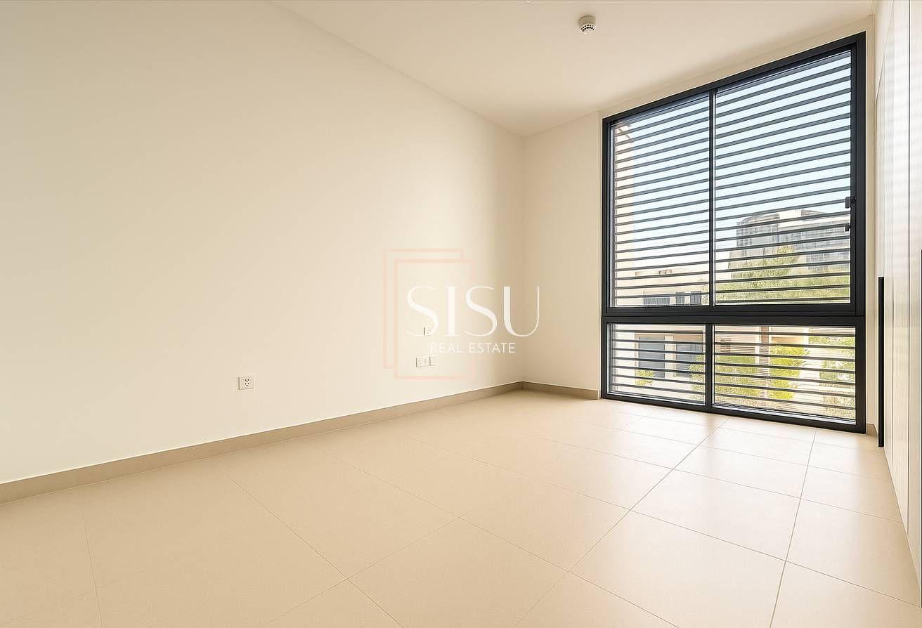 Single Row | Close to Entrance | Community Expert photo 7