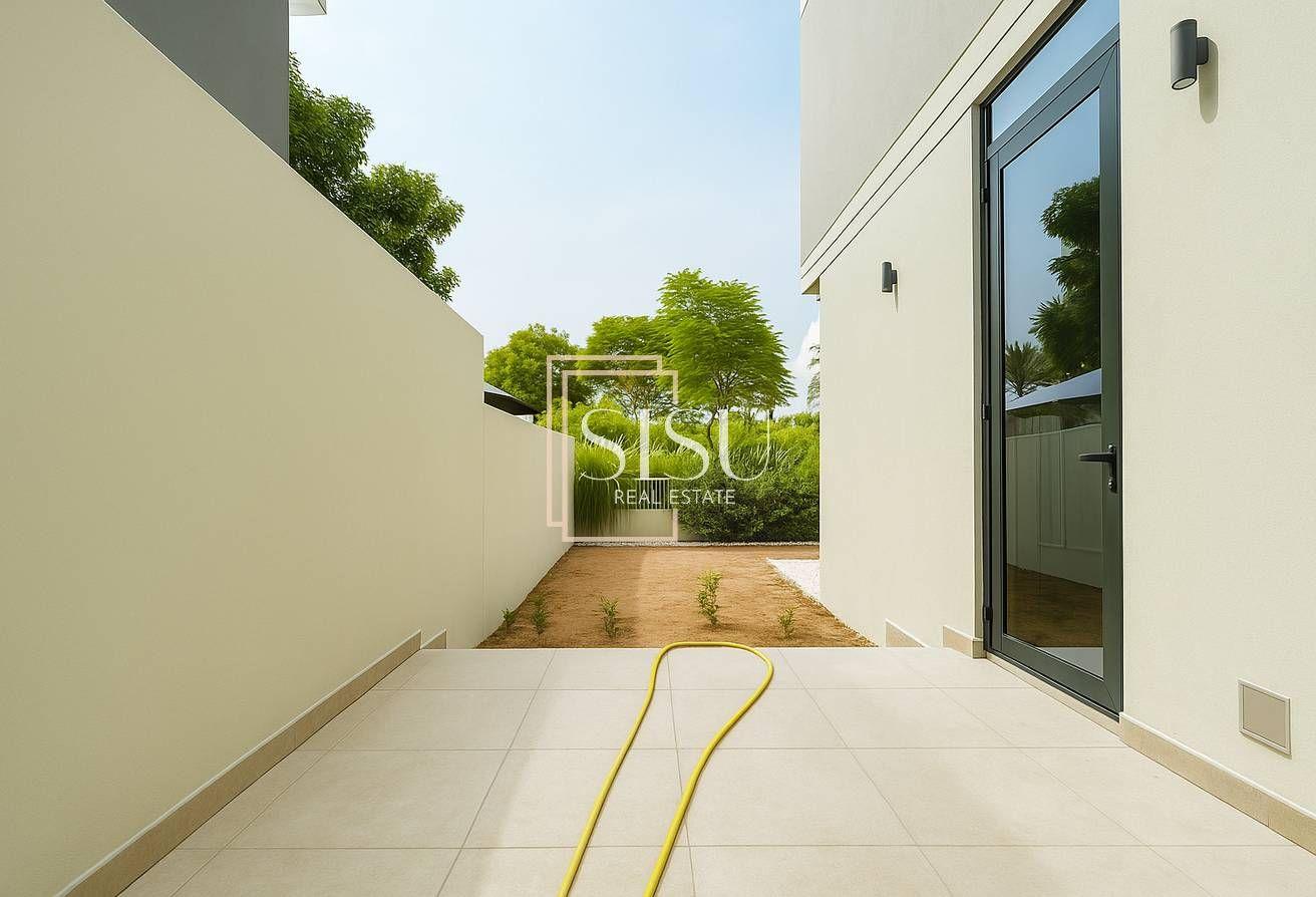 Single Row | Close to Entrance | Community Expert photo 13