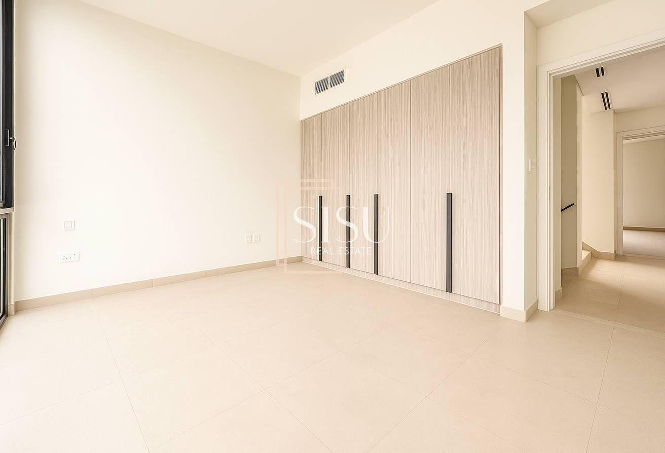 Single Row | Close to Entrance | Community Expert photo 10