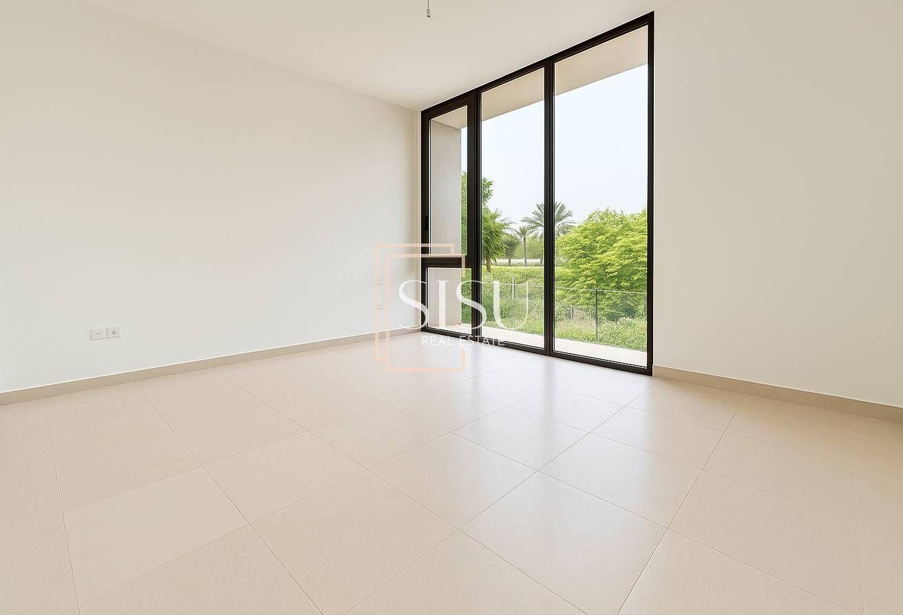 Single Row | Close to Entrance | Community Expert photo 9