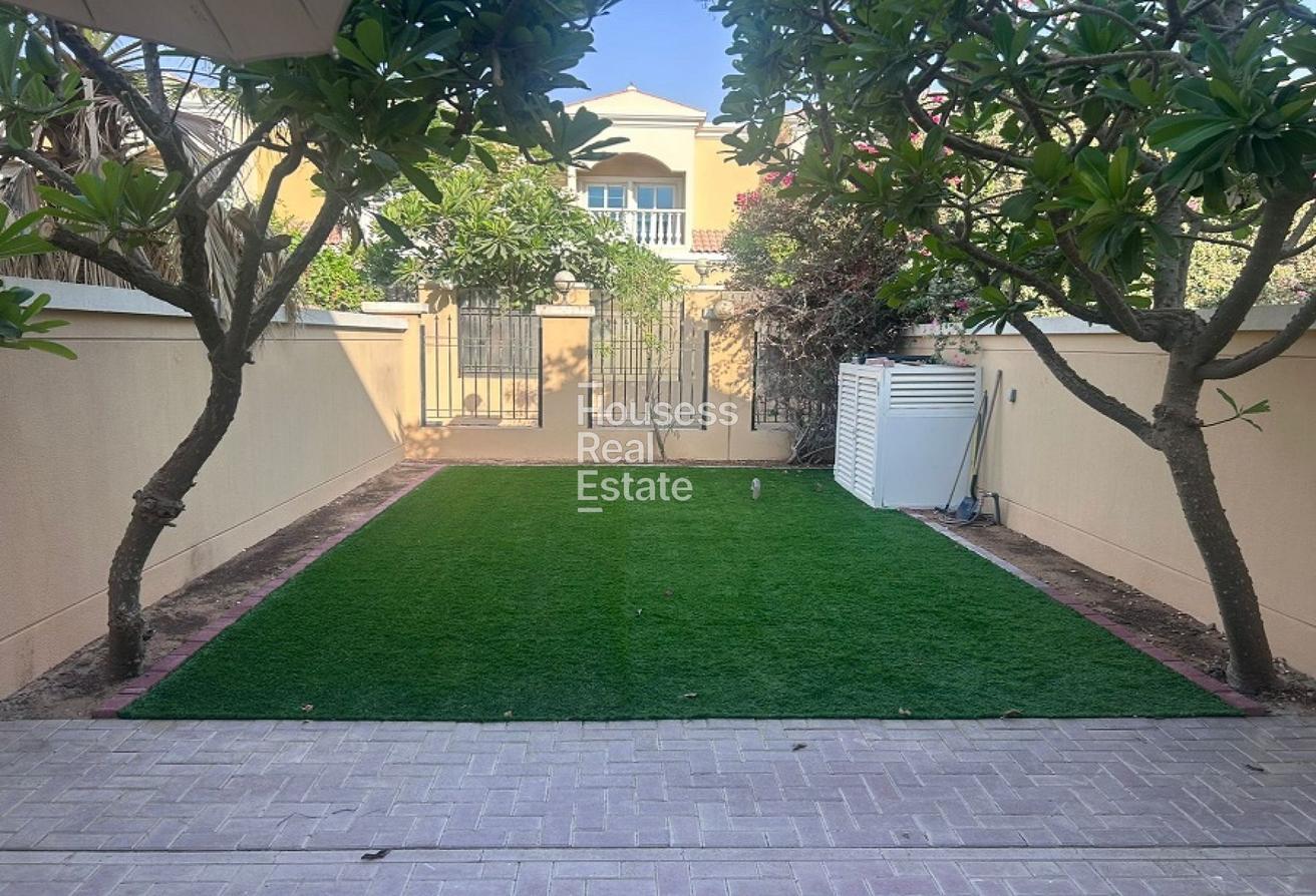 UPGRADED |WELL KEPT | PRIVATE GARDEN photo 2