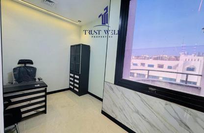Office Space - Studio - 5 Bathrooms for rent in Dar Al Salam Building - Corniche Road - Abu Dhabi Office Space - Studio - 5 Bathrooms for rent in Dar Al Salam Building - Corniche Road - Abu Dhabi