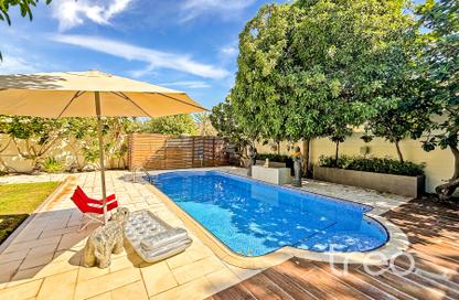 Villa - 4 - 5 for rent in District 4 - Jumeirah Park - Dubai