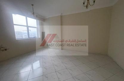 شقة - 3 - 3 للإيجار في شارع الشيخ حمد بن عبدالله - الفجيرة