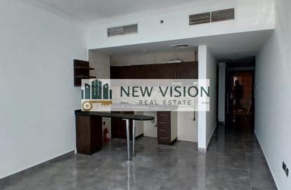 Apartment - Studio - 1 for rent in Burj Al Majaz Tower - Al Majaz 2 - Al Majaz - Sharjah Apartment - Studio - 1 for rent in Burj Al Majaz Tower - Al Majaz 2 - Al Majaz - Sharjah