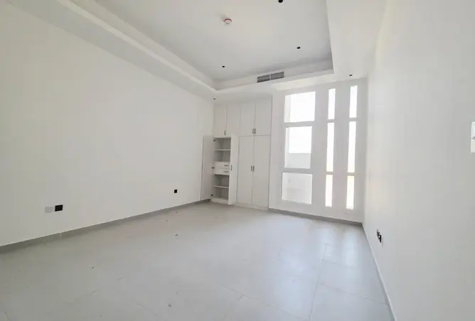 163717000 - Property Image 3