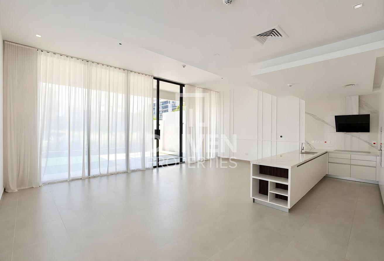 The Only Corner Unit with Lagoon and Burj Views photo 5
