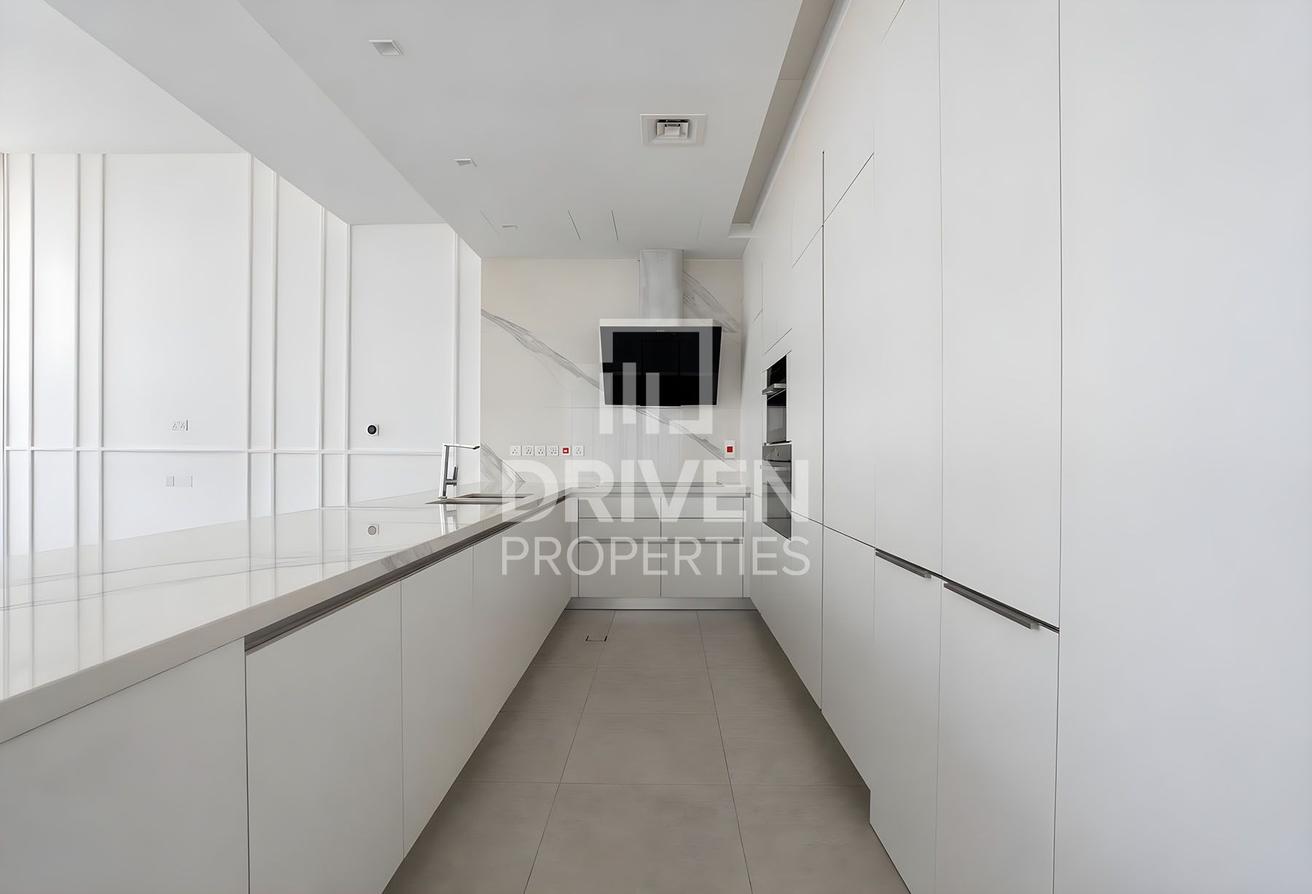 The Only Corner Unit with Lagoon and Burj Views photo 7
