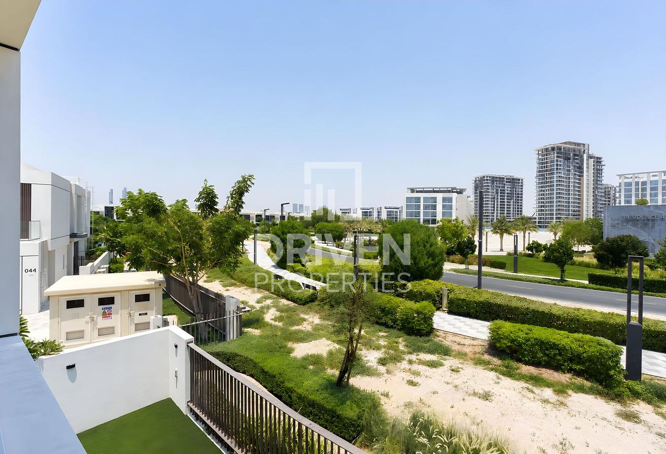 The Only Corner Unit with Lagoon and Burj Views photo 6