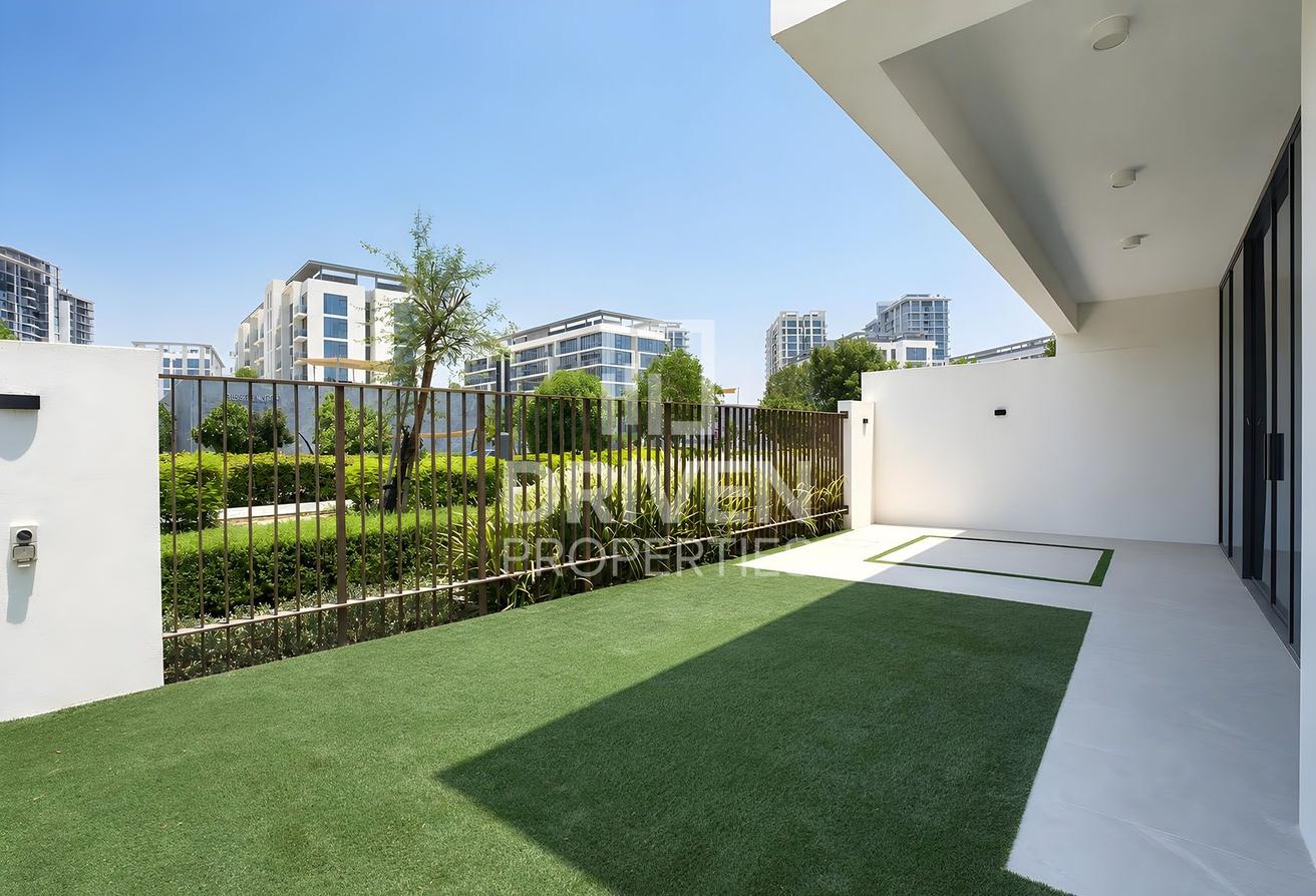 The Only Corner Unit with Lagoon and Burj Views photo 14