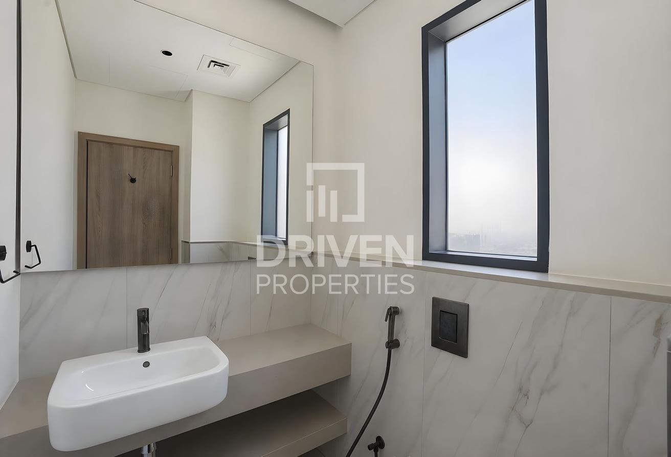 The Only Corner Unit with Lagoon and Burj Views photo 19