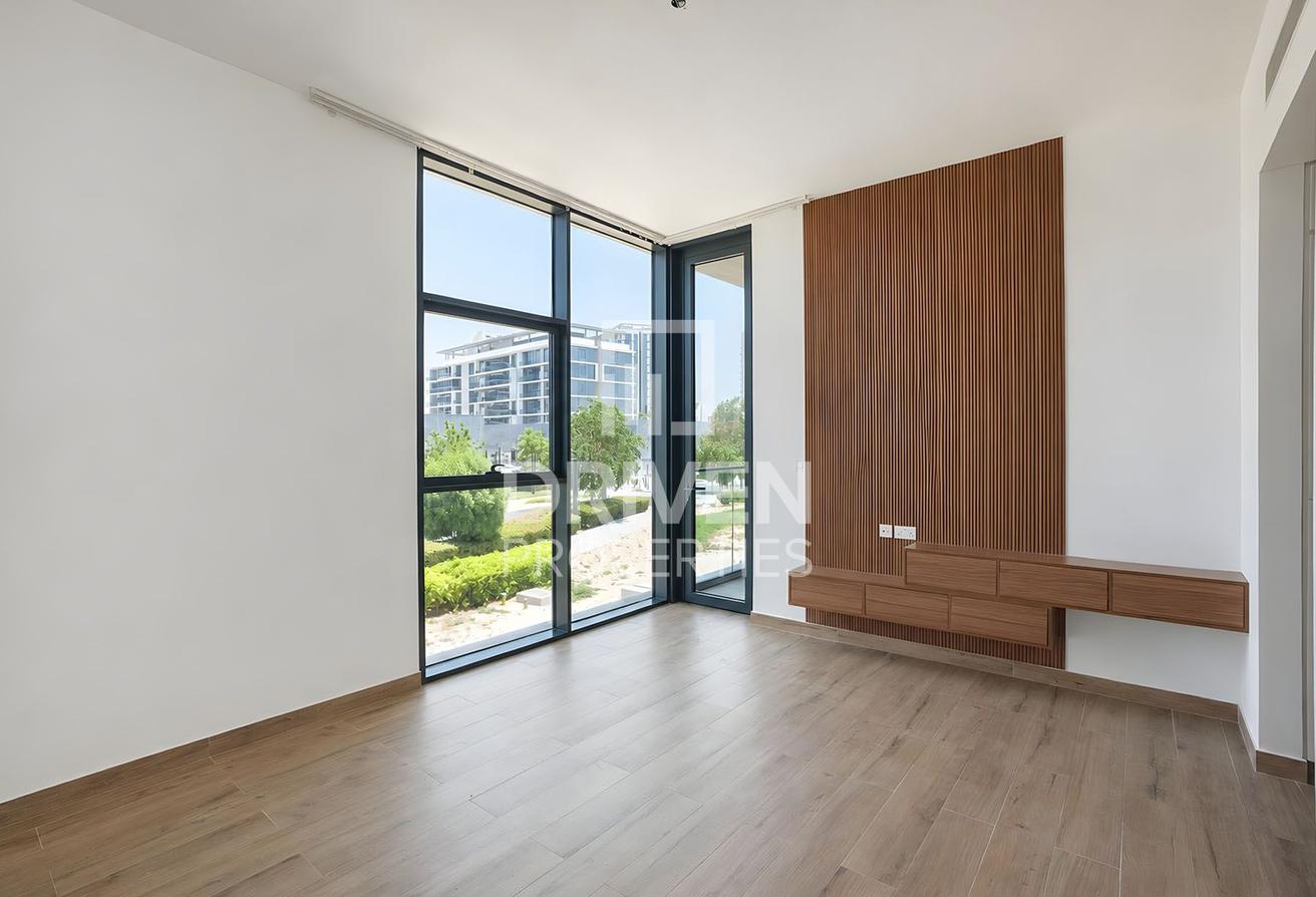 The Only Corner Unit with Lagoon and Burj Views photo 8