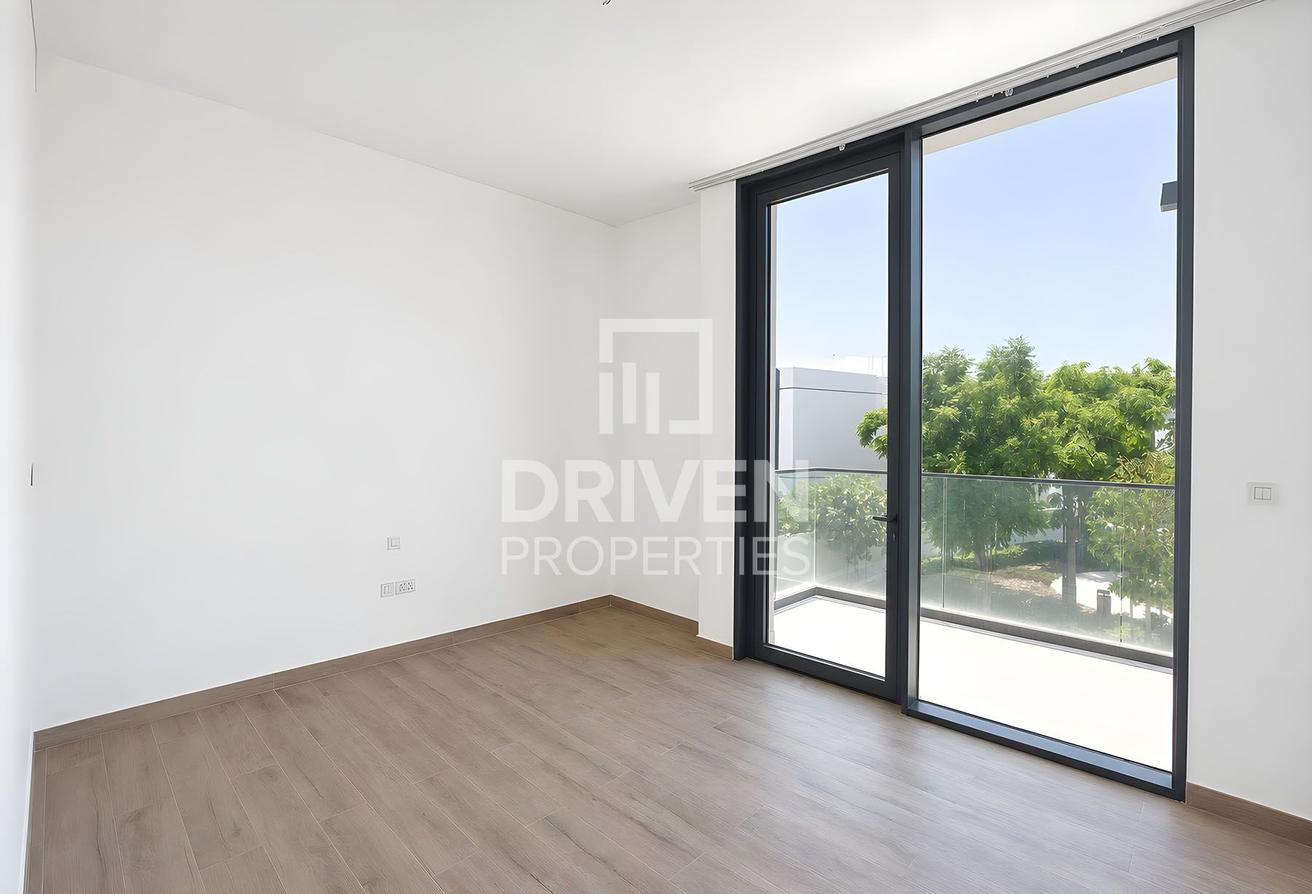 The Only Corner Unit with Lagoon and Burj Views photo 12