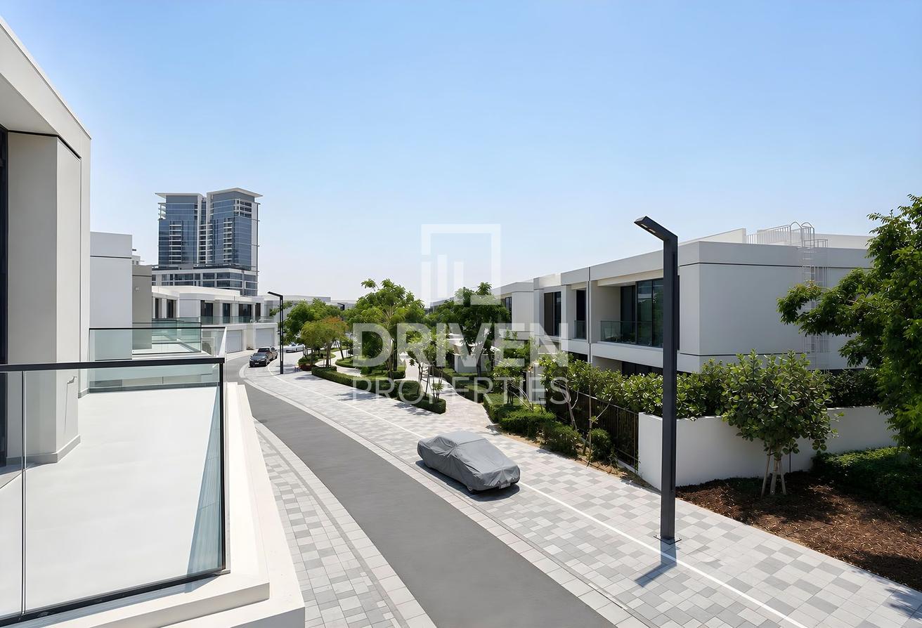 The Only Corner Unit with Lagoon and Burj Views photo 27