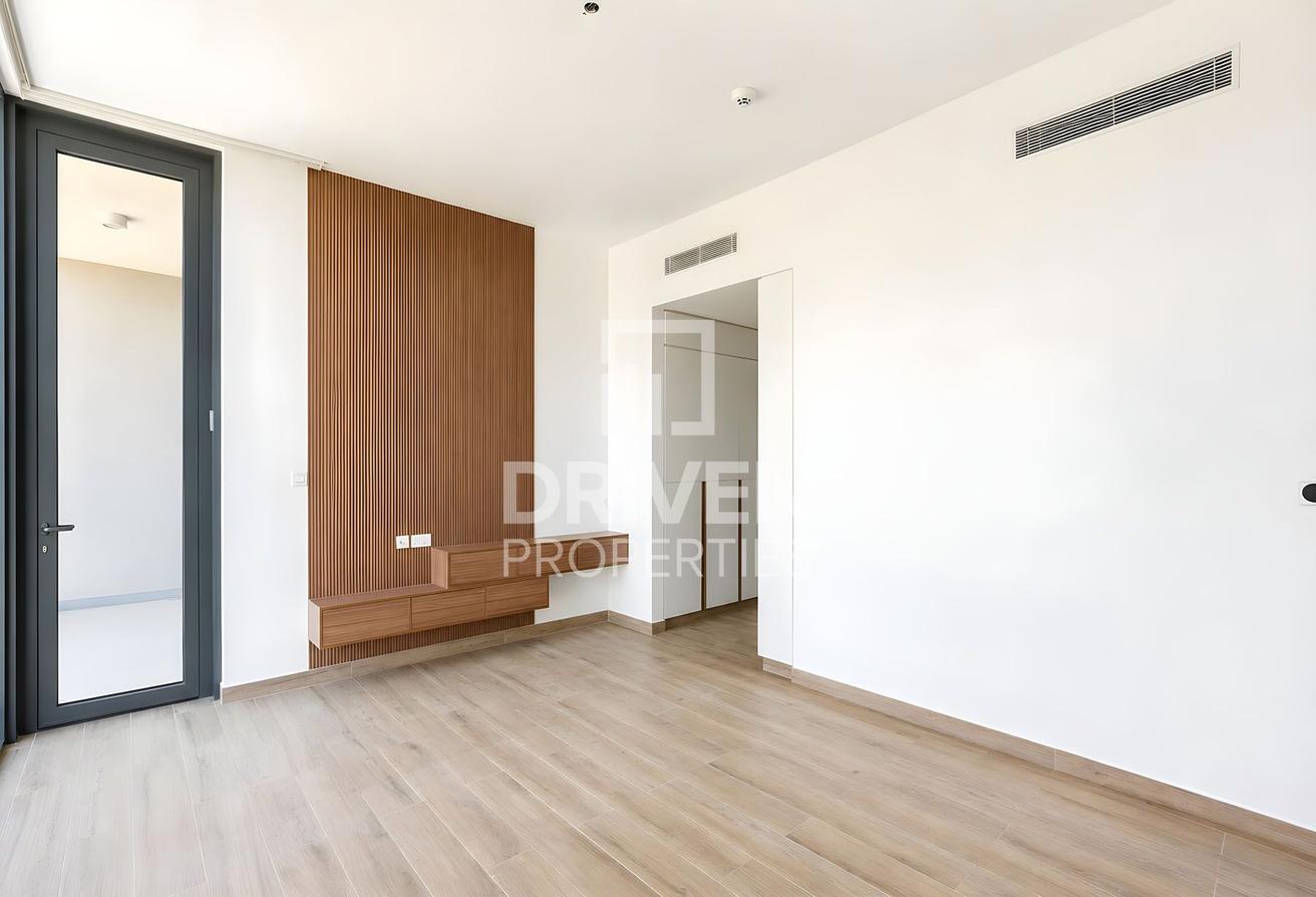 The Only Corner Unit with Lagoon and Burj Views photo 18