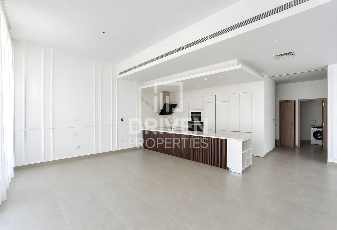 The Only Corner Unit with Lagoon and Burj Views photo 4