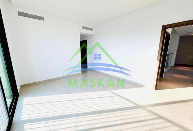 Luxury 4BR Villa | Massive Layout | Vacant! — photo 3