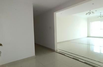Apartment - 3 - 5 for rent in Al Ferasa Tower - Al Majaz 1 - Al Majaz - Sharjah