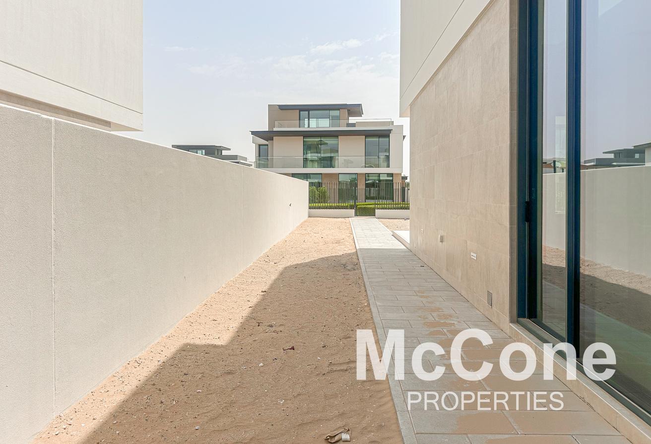 Brand New | Vacant | Spacious Layout photo 17