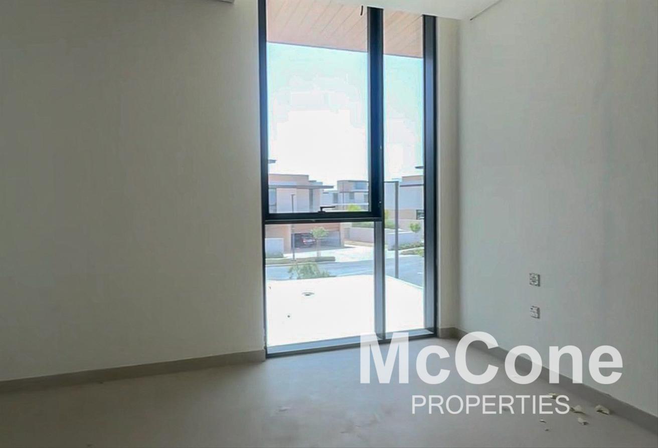 Brand New | Vacant | Spacious Layout photo 12