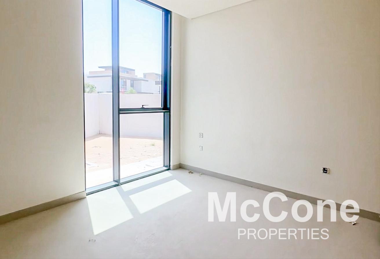 Brand New | Vacant | Spacious Layout photo 11
