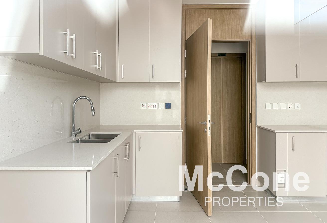 Brand New | Vacant | Spacious Layout photo 7